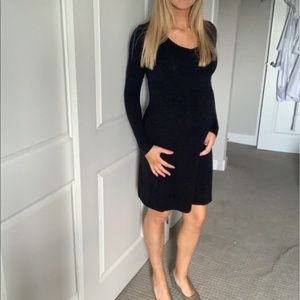 Gap black long-sleeved v-neck maternity dress sz M
